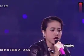 网友：蔡依林男舞伴有点过分了啊，别以为我们没看到视频封面