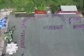 鸟瞰校园-2017年广州市第十六中学军训闭营仪式航拍视频封面