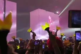 权志龙香港演唱会 现场气氛都被GD带动起来视频封面