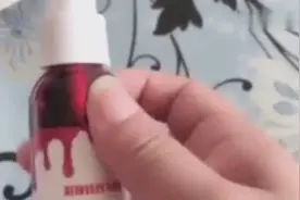 恶搞男友，用假血吓男友，一蹦达一哆嗦笑死我啦视频封面