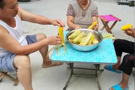 煮玉米怎么煮更好吃？要煮多长时间？农村妈妈会告诉你记得收藏！视频封面