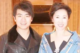 王健林老婆林宁唯一的全家福照片曝光，父亲是名军人视频封面