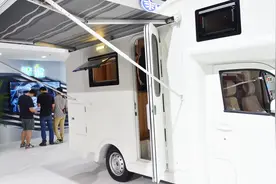 十五万让你开上房车，满足一家四口生活需求，连租房的钱都省了！视频封面