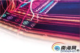 海南这母亲亲手给女儿织婚服，衣服有钱都买不来，但手艺面临失传图片