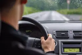 汽车方向盘抖动“治不好”？司机试试这方法，几步就奏效图片