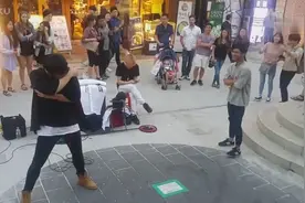 街舞高手街头尬舞，真酷啊图片