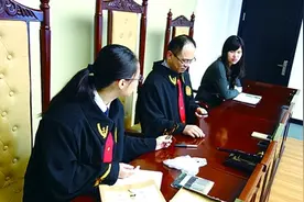 "英雄笔"青岛打假 一气告三家图片