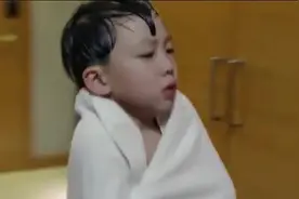 儿子不想离开老爸，竟冬天冲凉水吹冷气，烧成肺炎让人心痛视频封面