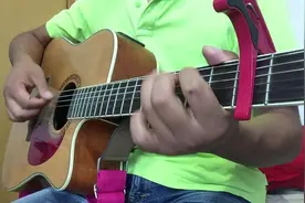 练琴好几天，指尖都出血了，才学会这个简单的有前奏的《蜗牛》视频封面