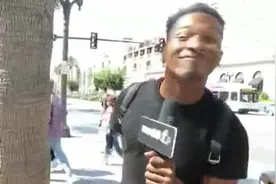 外国小哥看中国网络表情包都是这表情，最后一个表情亮了，笑趴了视频封面