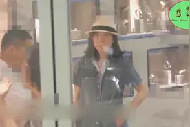甘比承认怀第三胎 出街保镖随行孕味浓