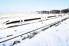 行程从7个小时缩短到1小时50分 中国最长高寒快速铁路铺轨贯通视频封面
