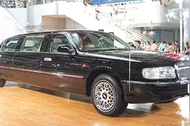 红旗生产的最长一款车型，车长6米8，当时卖150万现在卖200万