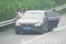 宝马男带2女生高速飙到180迈，一口气把自己开吐了，接下来太尴尬视频封面