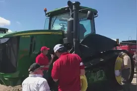 这个约翰迪尔拖拉机在美国最低卖51万美元