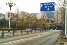 占道停车收费 引发达州缓堵新难题图片