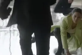 这么漂亮的美女警察来抓犯人，突然感觉做犯人真幸福，来抓我呀视频封面