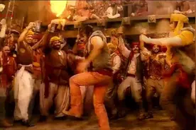 原汁原味印度人表演的拍手跺脚舞，场面煞是热闹