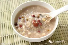 过期八宝粥，要命！图片