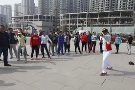 台湾教练在晋城爱物学校进行软式棒垒球的专业培训图片