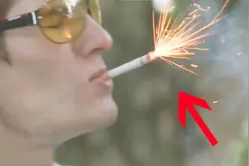 搞笑！小哥向路人借烟，想不到借来的是一根鞭炮