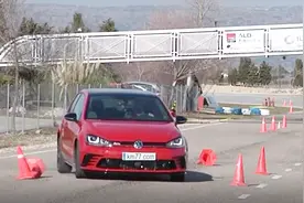 麋鹿测试：大众高尔夫vs高尔夫GTI，同为高尔夫却有何区别？