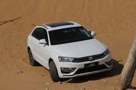 操控性进步大 试驾众泰SR7自动挡图片