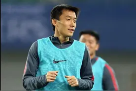 杜威：重返国足非常高兴，国足能踢好世预赛图片