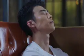 杨硕知道丁凯对楚琳的感情，让他去戒酒中心看望楚琳