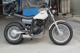 哥哥新买的雅马哈tw225摩托车，发动机质量很好声音好听