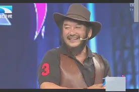 66岁的东方第一大力士杠铃2000斤现场拿40斤杠铃主持人动手累了视频封面