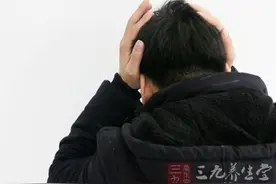 脸上长了好多小疙瘩的原因图片