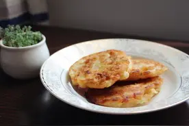 江白虾饼煎虾饼炸虾饼——微量元素优质蛋白质备孕/孕妇营养早餐图片