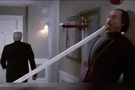 好悲惨的杀手，高压水管塞嘴里被吹成气球，爆了！