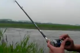 枪柄鼓轮雷强竿抛投路亚竿的使用方法