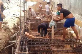 越南农村盖房，一层的地基这样打，来国内能拿4000工资吗？视频封面