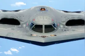 珍贵影像！6架B2隐形轰炸机经过数次空中加油20小时飞阿富汗轰炸