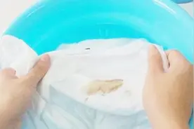 超实用，衣服不管染上什么，用这招都能洗干净，妈妈再也不用担心视频封面