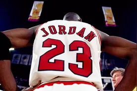 50岁的乔丹在野球场依旧是bug的存在！真的是老流氓视频封面