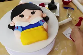 手把手教你制作可爱的翻糖公主蛋糕，圆你的公主梦