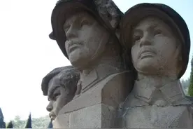 越战：中国一名士兵对付十一个敌人 越南人裤腿里装40火箭筒图片