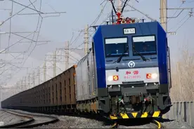 重载列车用技术来改变世界，澳大利亚重载列车超过8万吨图片