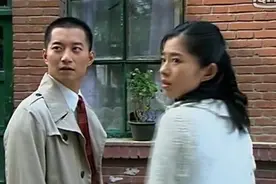 爸妈离婚，小女孩被亲奶奶接回家，妈妈气不过回家惩罚孩子视频封面