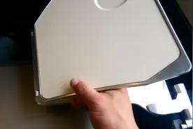 高铁一等座暗藏的小桌子怎么打开？