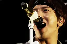 郑容和演出现场模仿并翻唱摇滚名曲，这么霸气的欧巴你可见过？图片