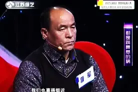 老头教跳舞，却钻进女学员被窝！被抓现行却逃脱责任，斥其太无耻图片