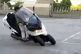 倒不了的摩托车-Adiva AD3 倒三轮摩托车-意大利产品图片