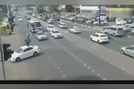 惊险的摩托事故瞬间　看得心惊胆战　警示每个人图片