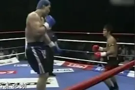 韩国巨人崔洪万欺负泰拳王  身高体重悬殊巨大怎么能打？图片