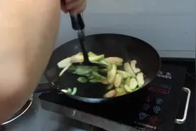 水瓜炒鸡蛋，营养丰富，大家一起动手做吧！视频封面